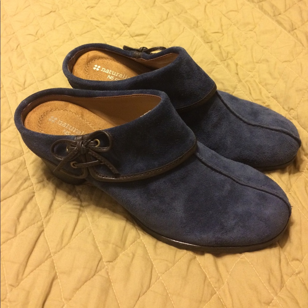 Naturalizer NWOT "Gollie" Suede Clogs Mules